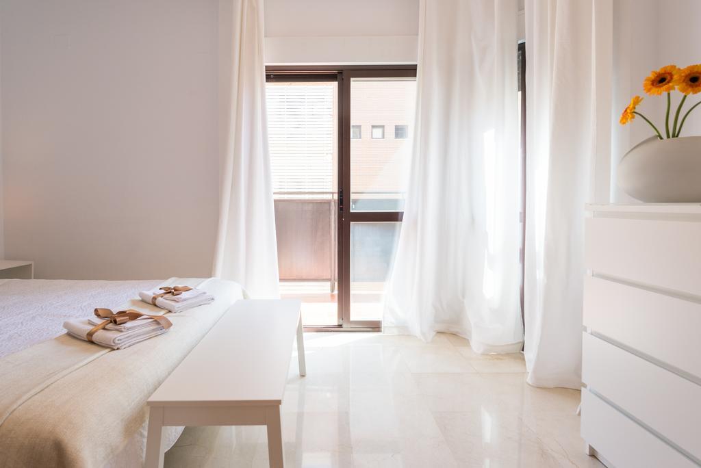 Colón12 Urban Apartment Malaga Bagian luar foto