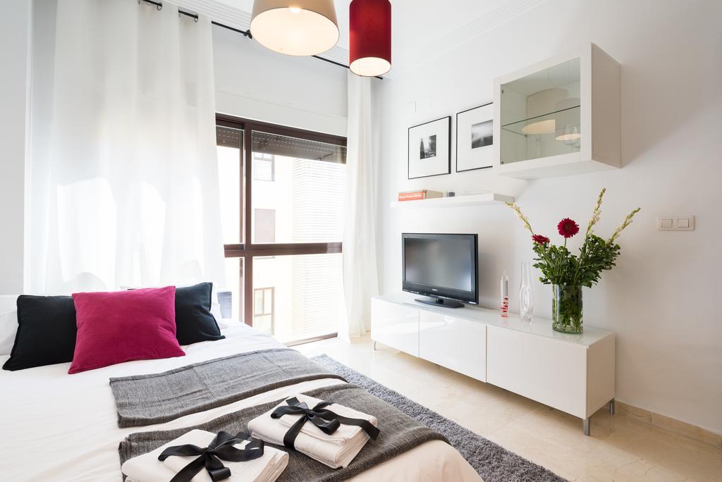 Colón12 Urban Apartment Malaga Bagian luar foto